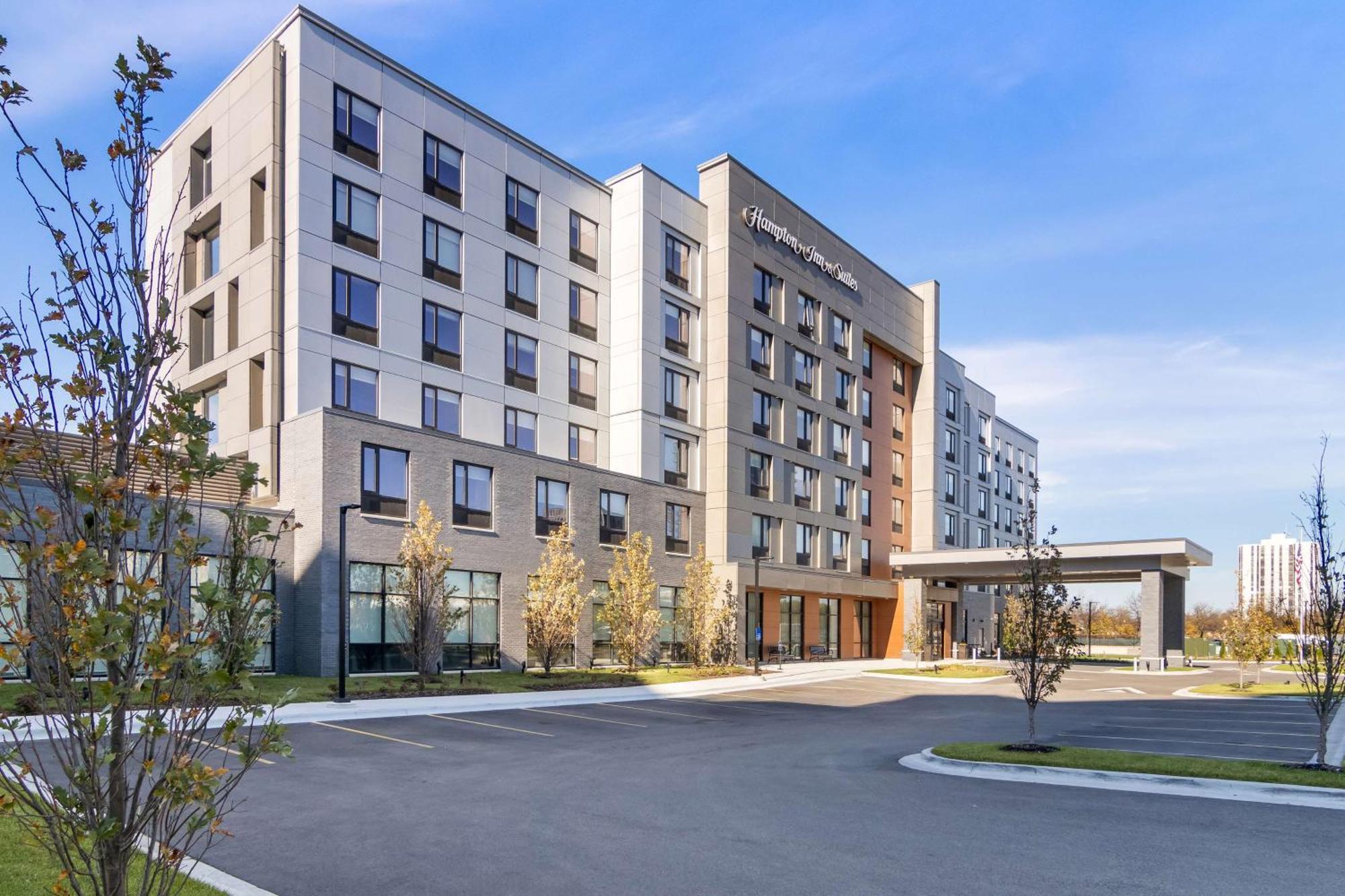 Hampton Inn & Suites Chicago Medical District Uic Exterior photo