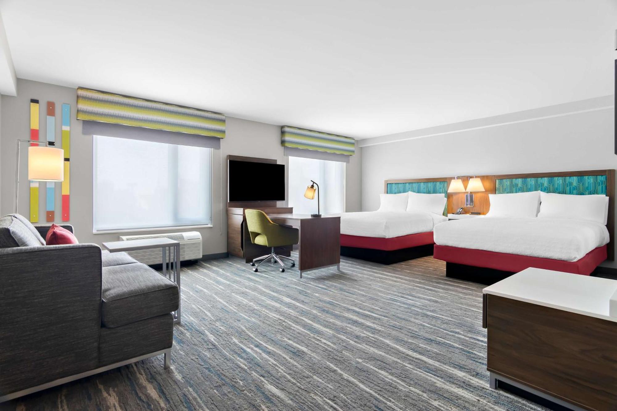 Hampton Inn & Suites Chicago Medical District Uic Exterior photo